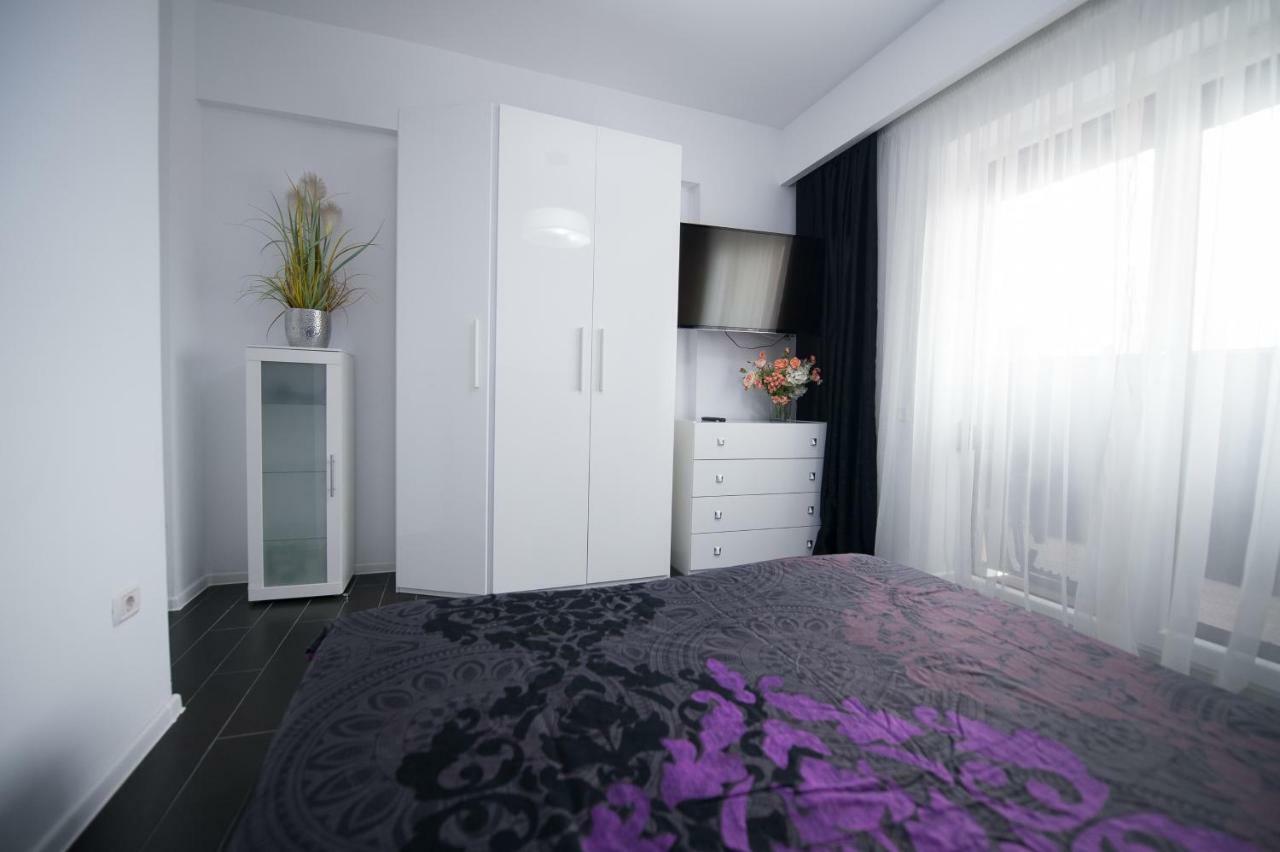 Apartel Black & White Năvodari Екстериор снимка