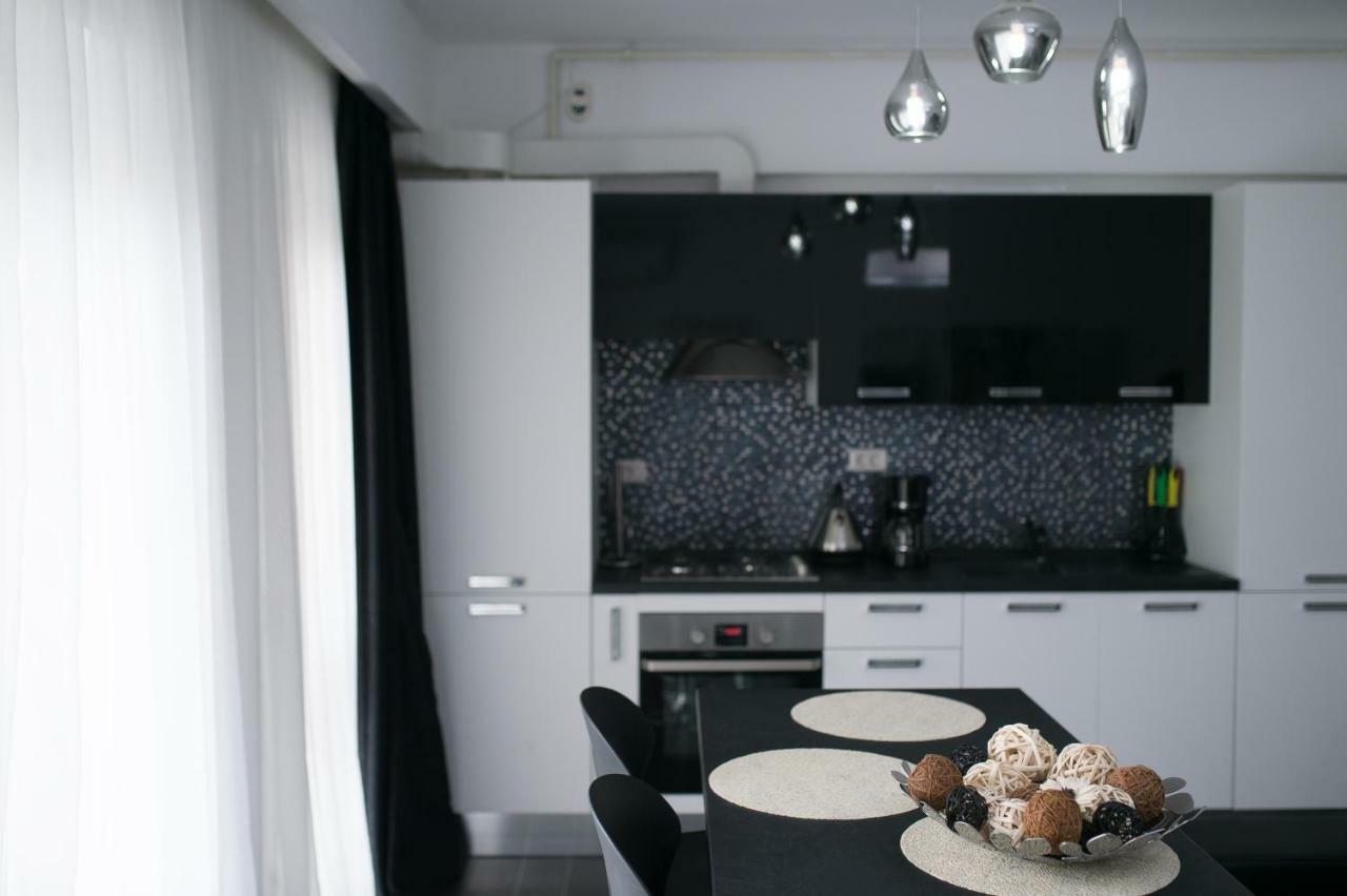 Apartel Black & White Năvodari Екстериор снимка