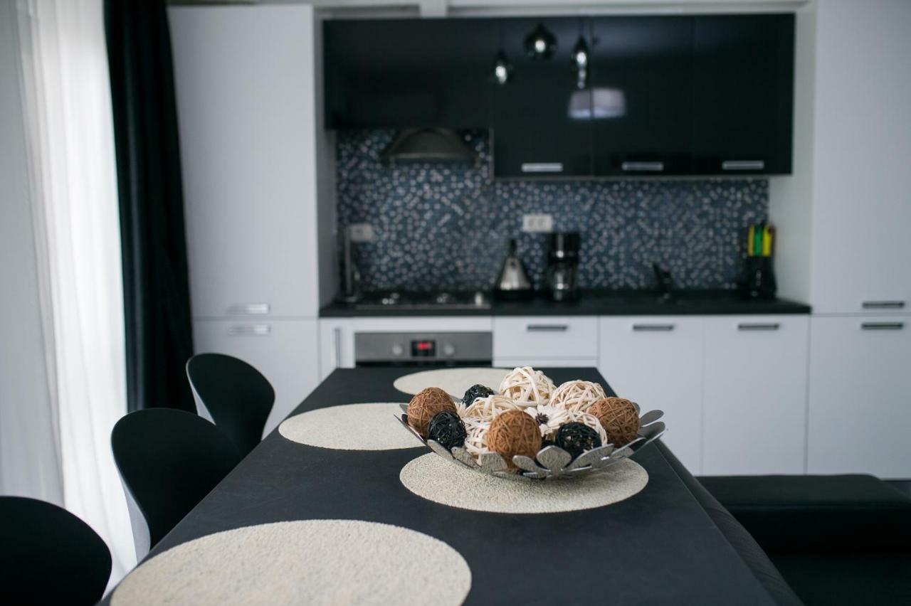 Apartel Black & White Năvodari Екстериор снимка