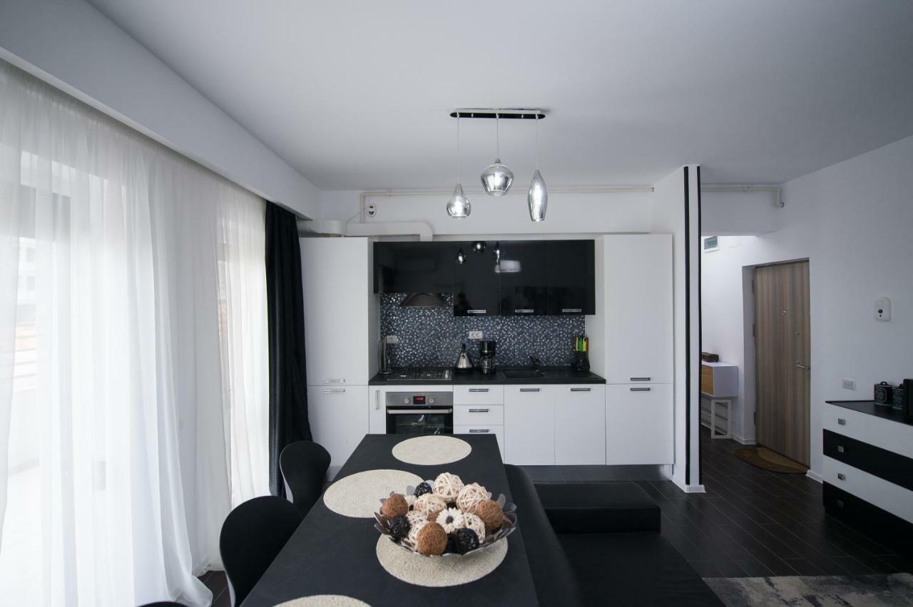 Apartel Black & White Năvodari Екстериор снимка