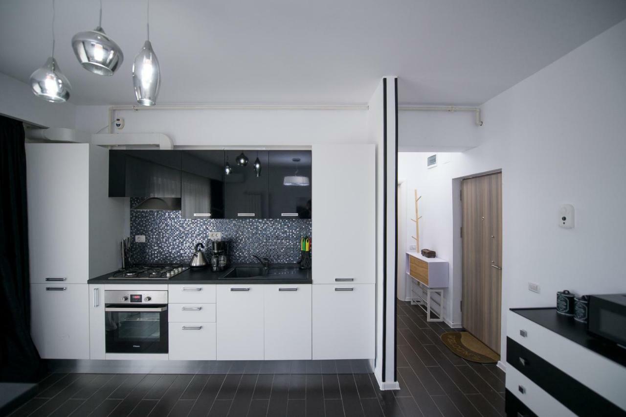 Apartel Black & White Năvodari Екстериор снимка